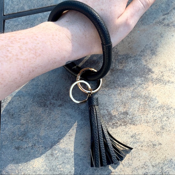 WILDEMBER Accessories - BLACK CIRCLE KEYCHAIN WRISTLET